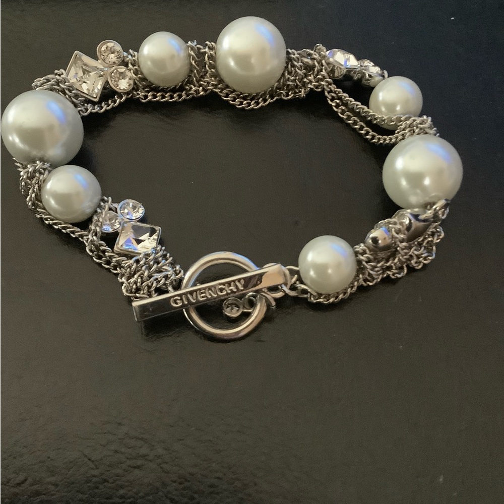 GIVENCHY Elegant White Pearl and Silver Floral Bracelet